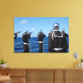 Seeleute feuern während einer Beerdigung an sich e Leinwanddruck (Insitu (Wohnzimmer))