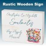 Seeleute glücklich verheiratete niedliche Katzen b Holzkisten Schild<br><div class="desc">Seelen Rustikale hölzerne bedrückte weiße Box Zeichen mit blauem Text. Sehr glücklich verheiratet Hochzeitstag Geschenk Idee für Ihren Mann. Mit niedlichen Katzen und Lieben Herz.</div>