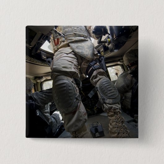 Seeleute lernen Verfahren für den Verband kennen Button (Vorderseite)