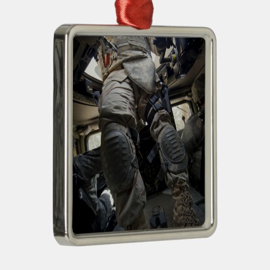 Seeleute lernen Verfahren für den Verband kennen Silbernes Ornament (Rechts)