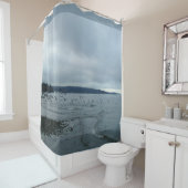 Seemöwen über Puget Sound-Strand Duschvorhang (Beispiel)