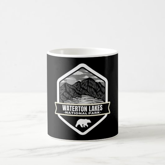 Seen , Alberta � Geist der Berge Kaffeetasse (Mittel)