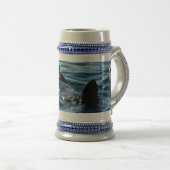 Seeotter, der Steiner Tasse schwimmt (VorderseiteRechts)