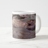 Seeotter, die Hände halten Jumbo-Tasse (Vorderseite Rechts)