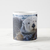 Seeotter in Seetang umhüllt Jumbo-Tasse (Vorderseite)