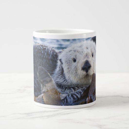Seeotter in Seetang umhüllt Jumbo-Tasse (Vorderseite)