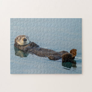 Seeotter schwimmt auf dem Rücken im Ozean Puzzle