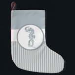 Seepferd Blue Classic Nautical Elegante Kleiner Weihnachtsstrumpf<br><div class="desc">Das Seepferd ist ein Lieblingsbild des Sommers,  mit einem hellblauen Seepferd und passenden Pinstreifen.</div>