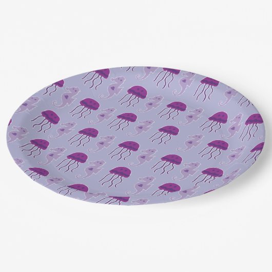 Seepferd und Quallen Lila Muster Pappteller (Schrägansicht)