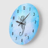 Seepferd und Seashell auf blauem Wasser Große Wanduhr (Winkel)