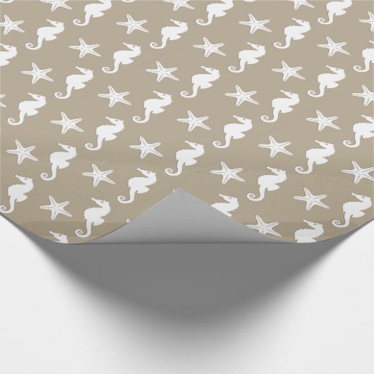 Seepferd und Seestern - weiß auf Taubtan Geschenkpapier (Ecke)