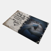 Seeschildtür, Küstenstadt, Beach House  Fußmatte (Schrägansicht)