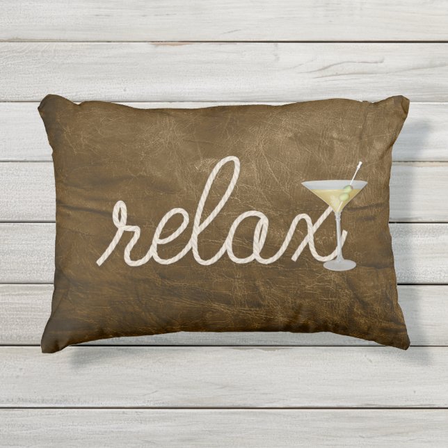Seeseil auf brauner Lederstruktur und Martini Kissen Für Draußen (Vorderseite)