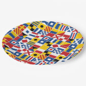 Seesignal-Flaggen-Muster Pappteller (Schrägansicht)