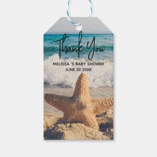 Seestern auf einem Sandstrand Foto Baby Shower Geschenkanhänger