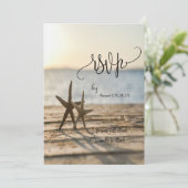 Seesterne Sandstrand Skript RSVP Einladung (Stehend Vorderseite)