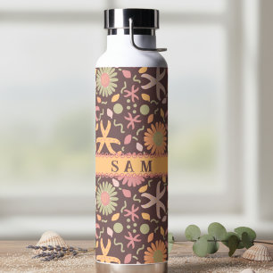 Seesterne und Blumen auf Schokoladenbraun Trinkflasche