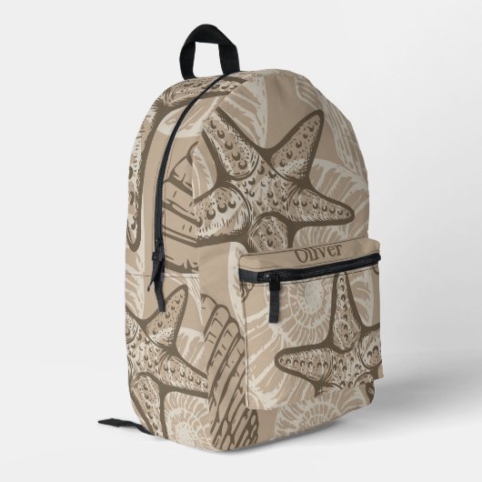 Seesterne und Muscheln in Beige an der Meereswelt Bedruckter Rucksack (Rückseitige Ecke links)