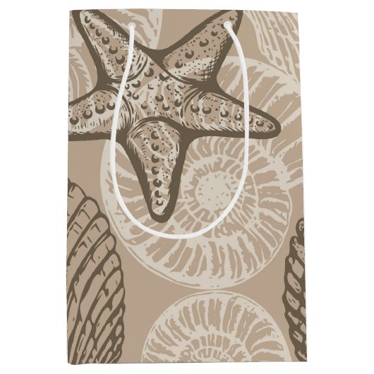 Seesterne und Muscheln in Beige an der Meereswelt Mittlere Geschenktüte (Vorderseite)