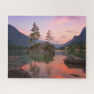 Seeuntergang mit Bäumen, Felsen und Bergen Puzzle