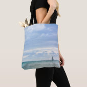 Segelboot am Horizont  Tasche (Von Nahem)