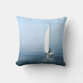 Segelboot auf blauem Wasser Kissen