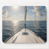 Segelboot auf ruhigem Ozeanwasser Mousepad (Vorne)