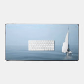 Segelboot auf See Schreibtischunterlage (Tastatur & Maus)