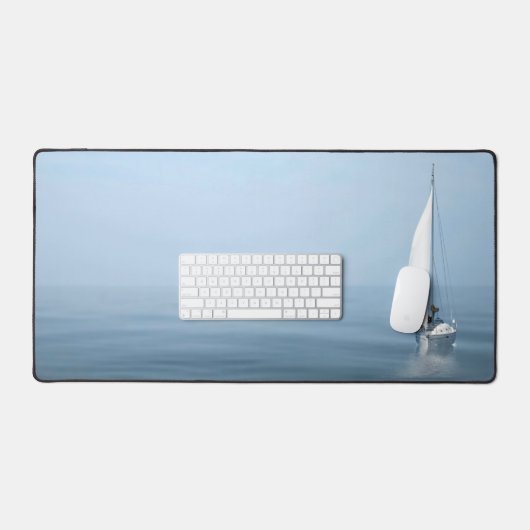Segelboot auf See Schreibtischunterlage (Tastatur & Maus)