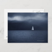 Segelboot bei stürmischem Wetter in Schottland Postkarte (Vorne/Hinten)