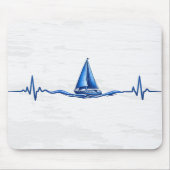 Segelboot, das auf einer blauen Herzfrequenz-Grafi Mousepad (Vorne)