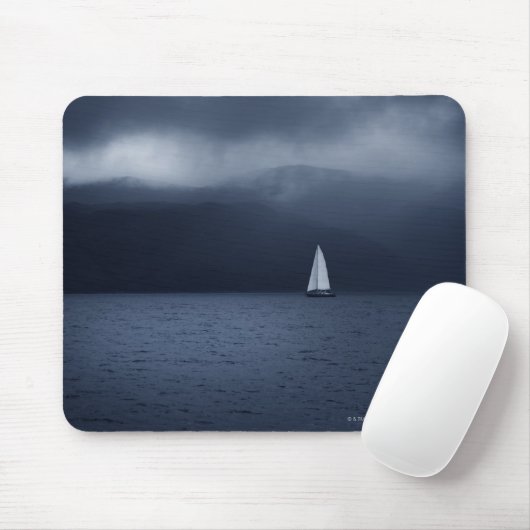 Segelboot im stürmischen Wetter auf Scottish Mousepad (Mit Mouse)