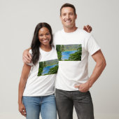 Segelboot im tropischen Paradies von Raiatea T-Shirt (Unisex)