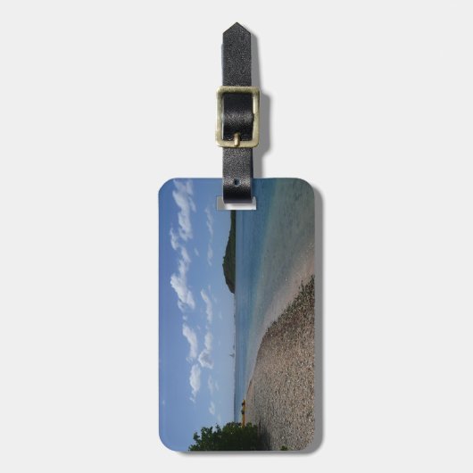 Segelboot in der Ferne bei St. Thomas Gepäckanhänger (Vorderseite vertikal)