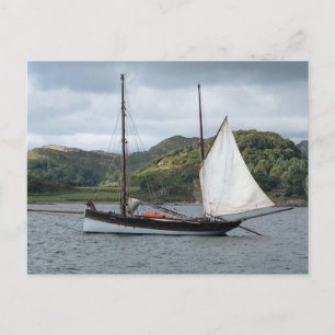 Segelboot in Loch Crinan, Schottland Feiertagspostkarte