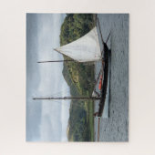 Segelboot in Loch Crinan, Schottland Puzzle (Vertikal)