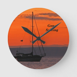 Segelboot in Orange Sunset, kleine runde Runde Wanduhr