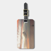 Segelboot in Sunset Beautiful Pink Seascape Gepäckanhänger (Vorderseite vertikal)