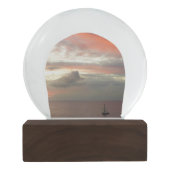 Segelboot in Sunset Beautiful Pink Seascape Schneekugel (Rückseite)