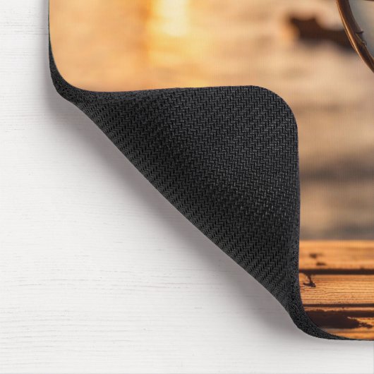 Segelboot in Weinglas Mousepad (Ecke)