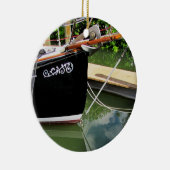 Segelboot mit Bow Sprit und Reflektionen im Wasser Keramik Ornament (Rechts)