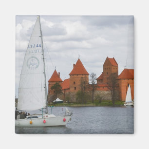Segelboot mit Inselburg am Galvesee, Magnet