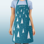 Segelboot Nautical Personalisiert Schürze<br><div class="desc">Segelboote rennen auf einem glitzernden aquamarinen grünen Meer. Ein unterhaltsames Wasserdesign für alle,  die gerne segeln. Originelle Kunst von Nic Squirrell. Ändern Sie den Namen,  um ihn zu personalisieren.</div>