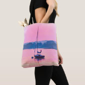 Segelboot schwimmen in der frühen Morgensonne. Tasche (Von Nahem)