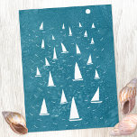 Segelboot Seascape Postkarte<br><div class="desc">Ein Segelboot Rennen auf einem aquamarinen grünen Ozean. Ideal für Ihren Lieblingssegler, Yachtrennen und Regatta-Fan. Original nautische Kunst von Nic Squirrell.</div>