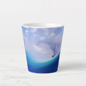 Segelboot über eine Epic Wave Milchtasse (Vorderseite)