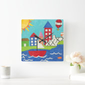 Segelboot und Heißluftballon mit Stadtbild Quadratische Wanduhr (Zuhause)