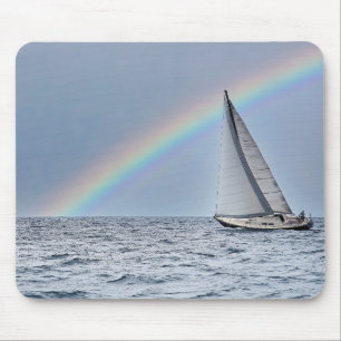 Segelboot und Regenbogen Mousepad