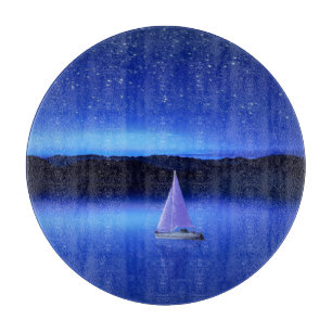 Segelboot unter dem Sternenhimmel Schneidebrett
