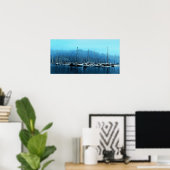 Segelboote an einem foggy Morning Poster (Heimbüro)